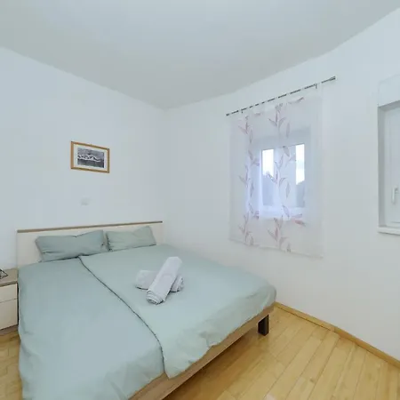 Julijana, No 3 Apartman Starigrad-Paklenica